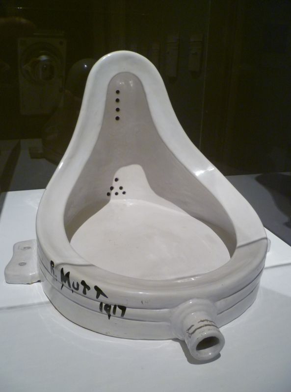 Fountain_by_Marcel_Duchamp_replica.jpeg