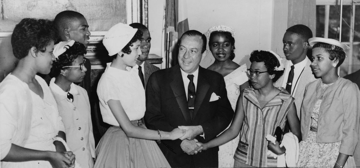 Robert Wagner with Little Rock students